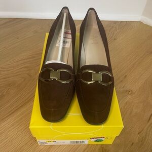 NIB Joan & David Brown Suede Loafers with Gold Accents, size 6M